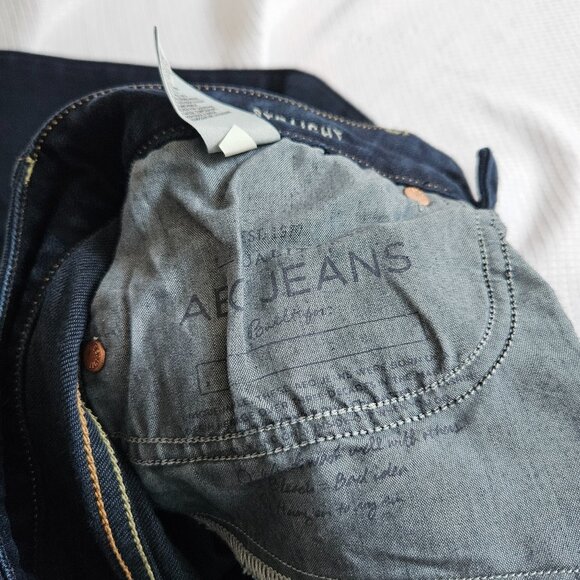 American Eagle dark wash jeans - Picture 2 of 7